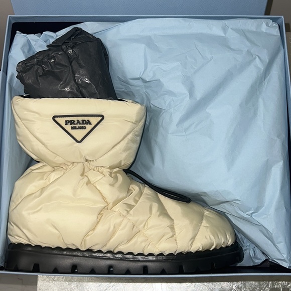 PRADA
Blow Quilted Nylon Snow Booties - Picture 4 of 6